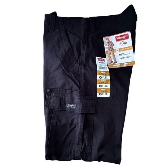Wrangler ~ Black Relaxed Fit Cargo Pants ~ size 32/30 ~ NWT ~ Flex for comfort - Picture 7 of 13
